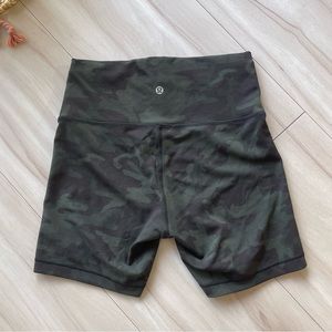 EUC Lululemon Wunder under train high rise biker shorts size 8